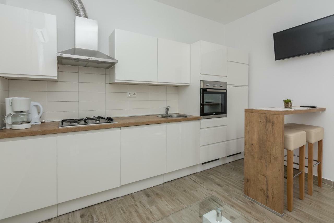 Apartmani Jadranka Starigrad Paklenica Exterior foto